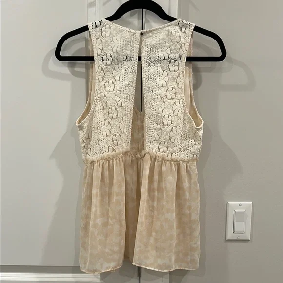 Cream Lace Sleeveless Top - Picture 2 of 2